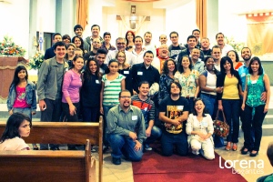 El grupo de twitteros que asistieron a la segunda eucaristía dedicada a los usuarios de redes sociales - Foto: Lorena Bogantes.