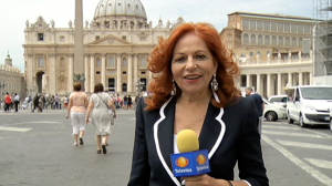 Valentina reportando desde la Plaza San Pedro en El Vaticano para Noticieros Televisa - Cortesía de Valentina Alazraki.
